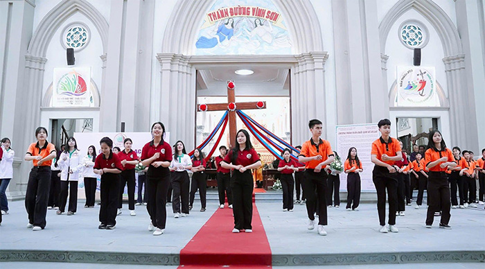 may áo thun ca đoàn